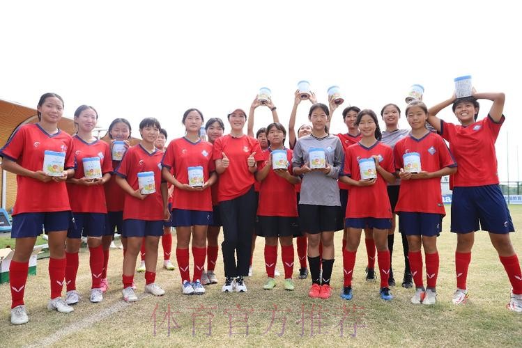 草原“玫瑰”闪耀中青赛 国脚看望建队35年呼市蒙校U15女足 草原“玫瑰”闪耀中青赛 国脚看望建队35年呼市蒙校U15女足